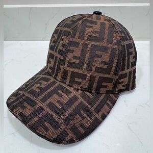 Stunning !!! Casual fun Cap . Perfect for the weekend!